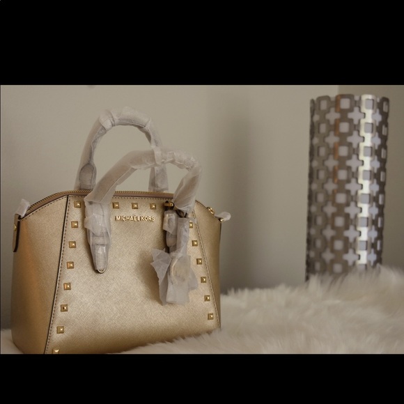 Michael Kors Handbags - Beautiful Michael Kors Bag.. NEW!!